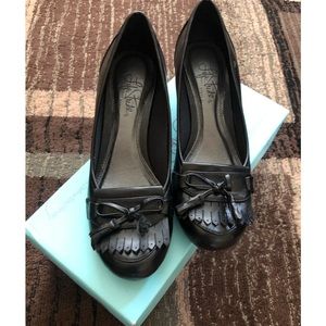 Life stride women’s shoes. Size 6 1/2